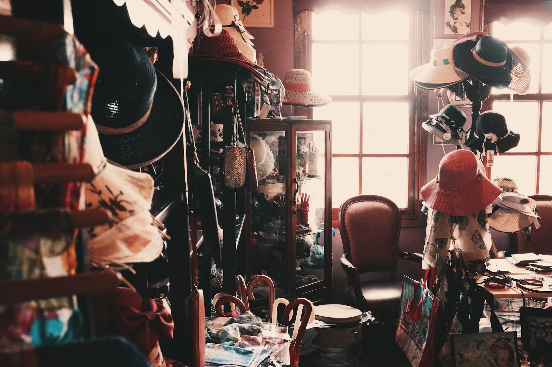Decluttering a Milano: Come Liberarsi del Superfluo con un Tocco di Stile